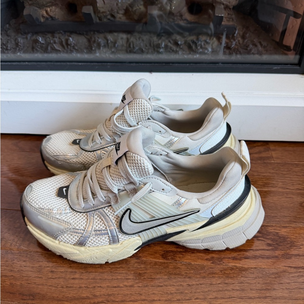 Nike V2K Run Women's size 8